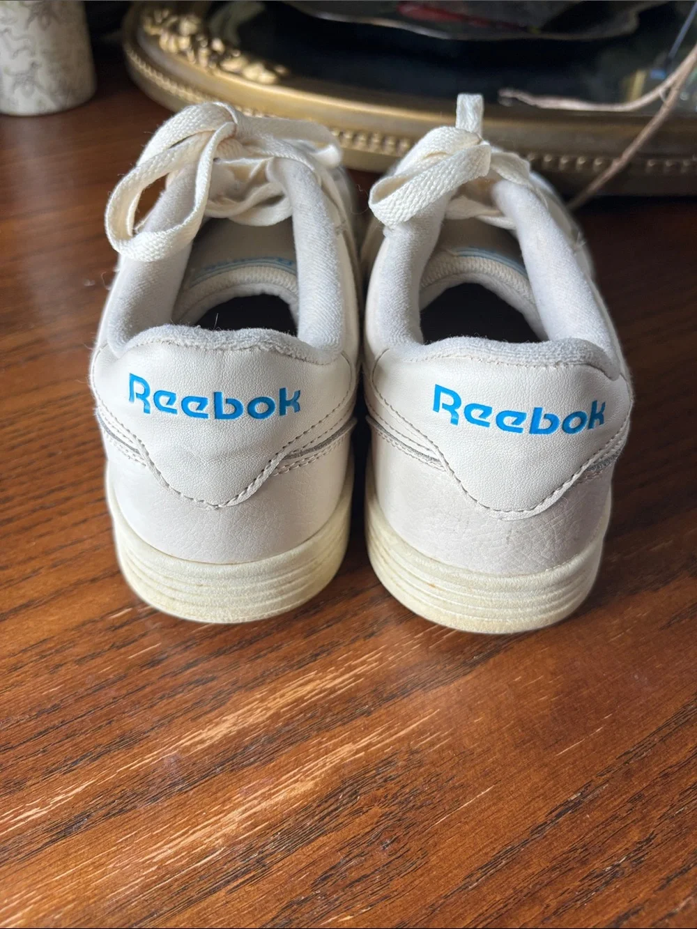 Reebok Off-White Leather Low-Top Sneakers with Blue Logo Size 8